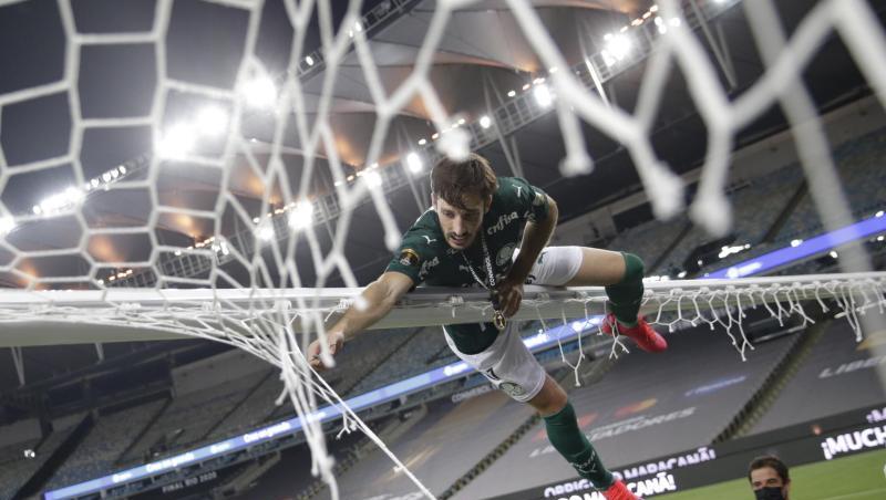 Matias Vina von Palmeiras Sao Paulo.