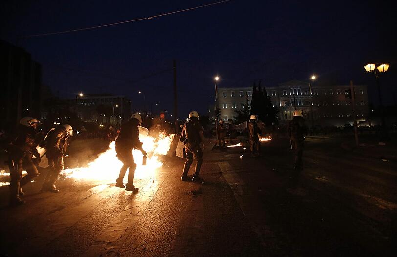 Am Mittwochabend kam es vor dem Parlament in Athen zu Ausschreitungen.
