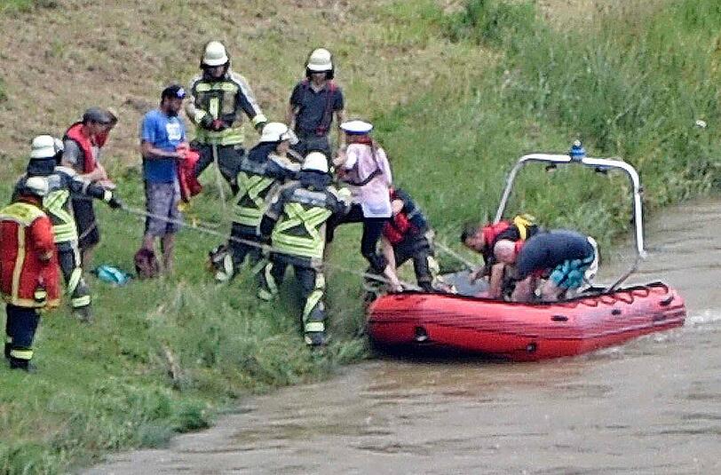 Wegen des starken Hochwassers warnt die Münchner Wasserwacht davor, dieses Wochenende mit dem Schlauchboot auf der Isar zu fahren.