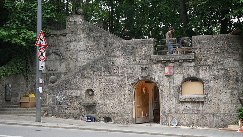 Das Crönlein war einst eine öffentliche Toilette. Das Crönlein war einst eine öffentliche Toilette.