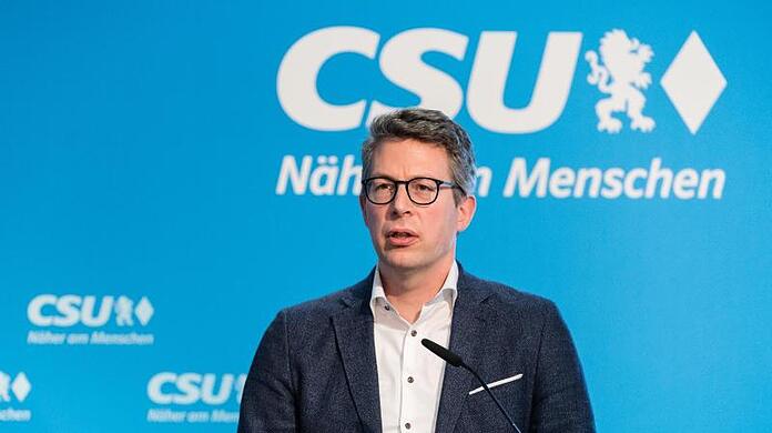 Markus Blume, CSU-Generalsekretär, spricht bei einer Pressekonferenz.