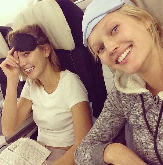 Toni Garrn mit Freundin Karlie Kloss.
