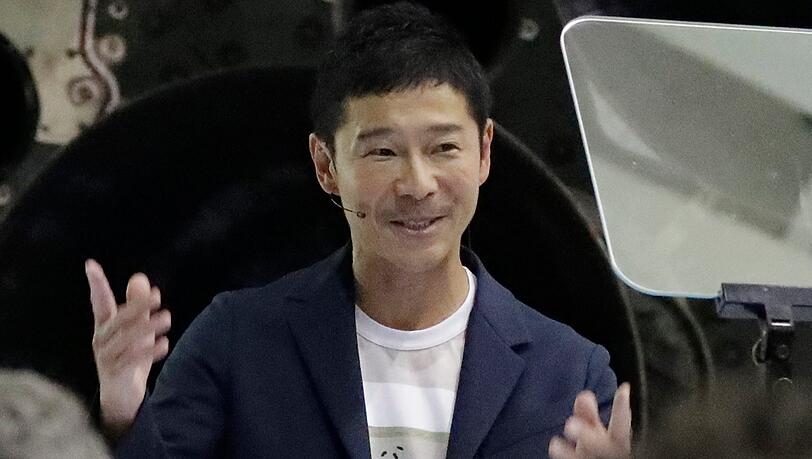 USA, Hawthorne: Der japanische Milliardär Yusaku Maezawa wird als erster Weltraumtourist des privaten Raumfahrtunternehmens SpaceX zum Mond fliegen. USA, Hawthorne: Der japanische Milliardär Yusaku Maezawa wird als erster Weltraumtourist des privaten Raumfahrtunternehmens SpaceX zum Mond fliegen.