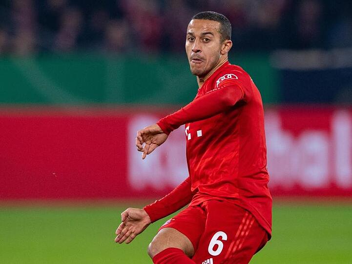 Bayerns Thiago Alcantara am Ball. Foto: Guido Kirchner/dpa/Archivbild