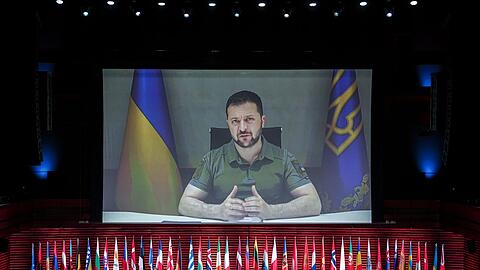 Einem Medienbericht zufolge könnte überraschend auch der ukrainische Präsident Wolodymyr Selenskyj nach Japan zum G7-Gipfel reisen.