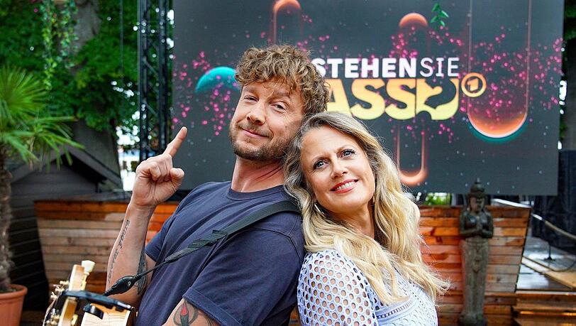 "Verstehen Sie Spaß?": Samu Haber und Barbara Schöneberger präsentieren gemeinsam die Sommerausgabe.