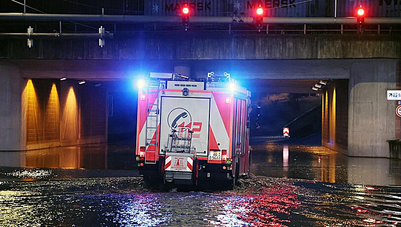 In der Region Aschaffenburg war die Feuerwehr bei etwa 300 Einsätzen gefordert. In der Region Aschaffenburg war die Feuerwehr bei etwa 300 Einsätzen gefordert.