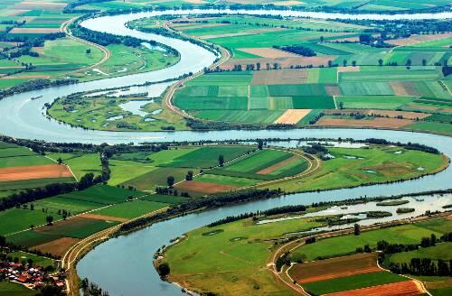 Die Donau bei Straubing: Nach einer aktuellen Untersuchung gilt sie als natürliches Gewässer.