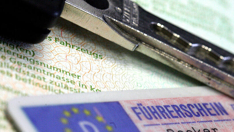 Lappen weg bei Diebstahl oder Körperverletzung? Merkel ist dafür. Lappen weg bei Diebstahl oder Körperverletzung? Merkel ist dafür.
