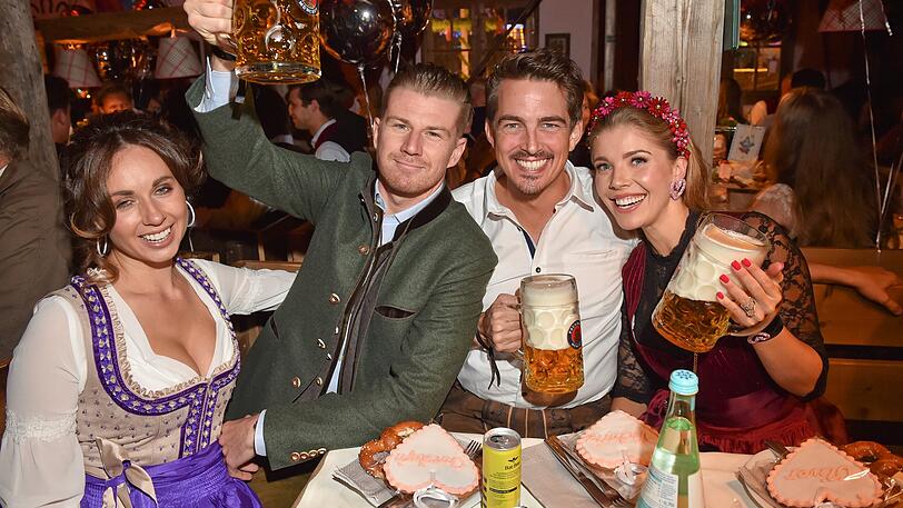 Nico Hülkenberg (Rennfahrer) mit Sunny Hülkenberg, Christoph Renschler und Victoria Swarovski