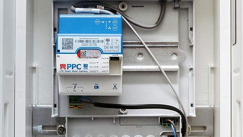 Ein digitaler Stromz&auml;hler. Nach Berechnungen von Eon Energie Deutschland und der Forschungsstelle Energiewirtschaft k&ouml;nnten die B&uuml;rger viel Geld sparen, wenn sie ihren Stromverbrauch auf g&uuml;nstige Tageszeiten legen. (Symbolbild)