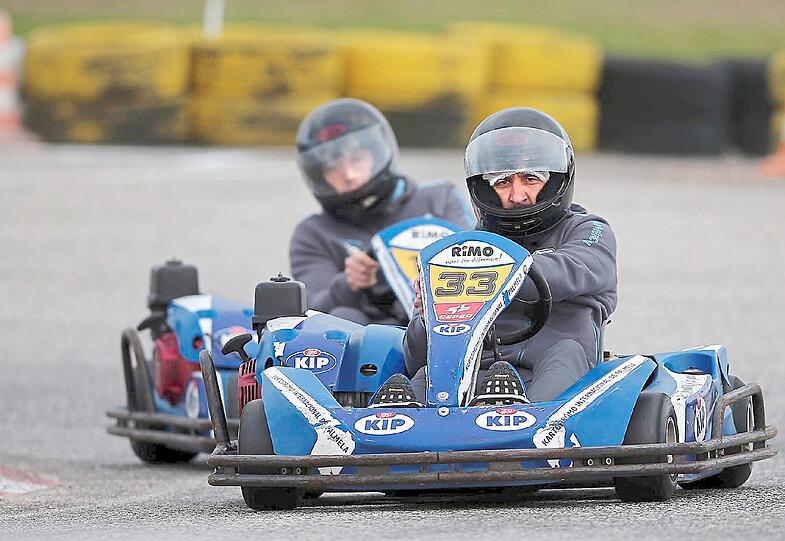 Go-Kart-Gaudi bei 1860: In einem Qualifying traten die Löwen gemäß ihrer Zimmerbesetzung in Zweierteams gegeinander an. Die Bilder.