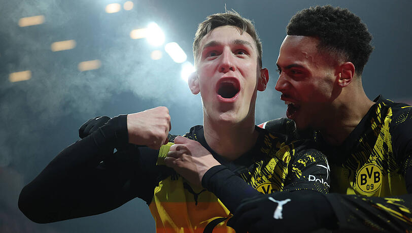 Angriffslustig: Dortmunds Nico Schlotterbeck (l.).