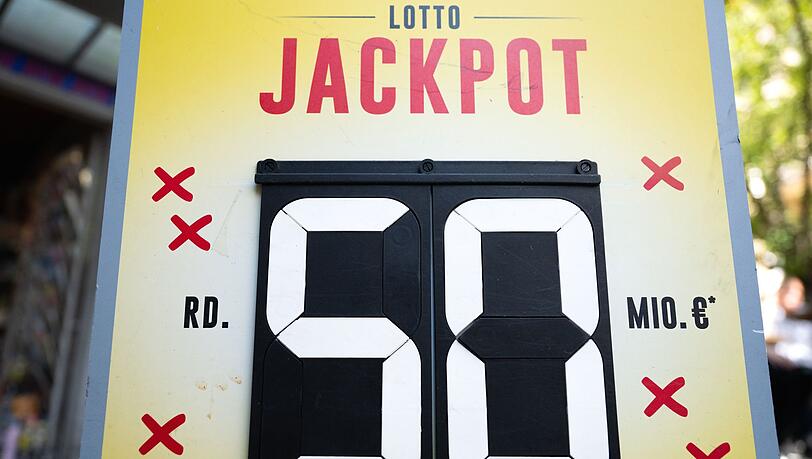 Der Lotto-Jackpot mit der Maximalhöhe von 50 Millionen Euro wurde erneut geknackt. (Archivbild) Der Lotto-Jackpot mit der Maximalhöhe von 50 Millionen Euro wurde erneut geknackt. (Archivbild)