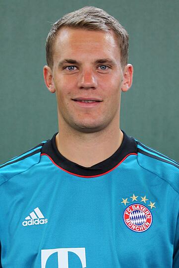Manuel Neuer: &bdquo;Ich freue mich auf ein bisschen Urlaub. Zu Weihnachten gehört bei mir auf jeden Fall eine Weihnachtsgans dazu &ndash; oder eine Ente. Ich werde aber auch mit meiner Freundin feiern. Da die aus der Oberpfalz kommt, gibt's dann Sauerbraten und Bratwürste. Wir essen alles über den Tag verteilt &ndash; Kaffee und Kuchen kann man dann ja weglassen...&ldquo;
