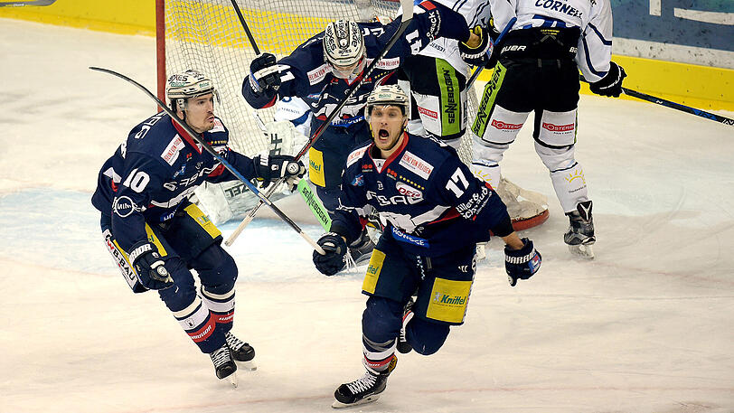 Die Eisbären Berlin fertigen die Straubing Tigers ab.