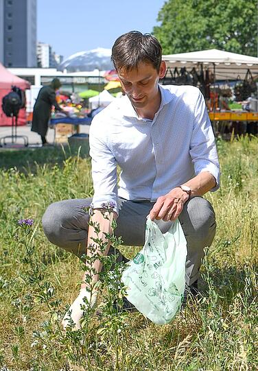 Plogging ist ein neuer Sporttrend aus Skandinavien, beim Walken oder Joggen wird mit einem kleinen Müllsack und ein Paar Handschuhe Müll gesammelt.