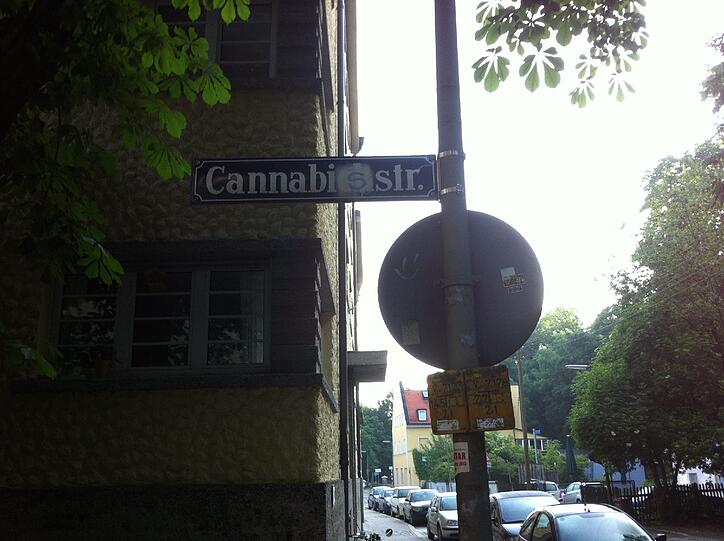... oder - von der anderen Seite kommend und ein schlechter Scherz - in der Cannabisstraße.