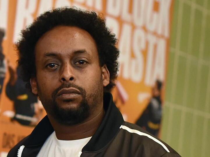 Afrob, deutscher Musiker mit eritreischen Wurzeln, ist enttäuscht über den Umgang mit Immigranten in Deutschland.