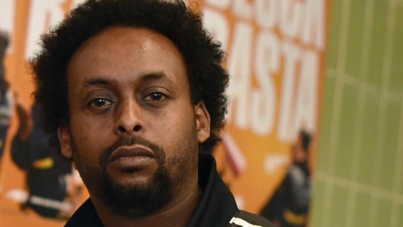 Afrob, deutscher Musiker mit eritreischen Wurzeln, ist enttäuscht über den Umgang mit Immigranten in Deutschland. Afrob, deutscher Musiker mit eritreischen Wurzeln, ist enttäuscht über den Umgang mit Immigranten in Deutschland.