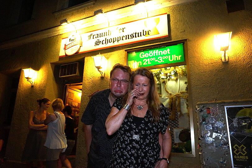 Jetzt sind sie traurig, dass das Lokal schließt. Wo doch dort der Ursprung ihrer Liebe liegt.