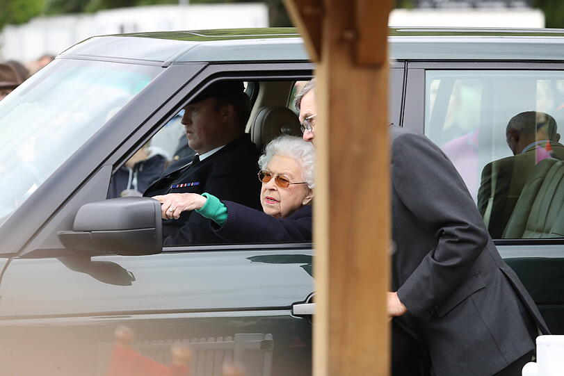 Über diesen Auftritt dürften die Royal-Fans gestaunt haben: Queen Elizabeth erschien überraschend bei der "Royal Windsor Horse Show".