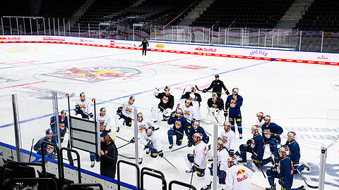 Der EHC Red Bull M&uuml;nchen schw&ouml;rt sich im Training im SAP Garden auf den DEL-Auftakt gegen Angstgegner Adler Mannheim ein.