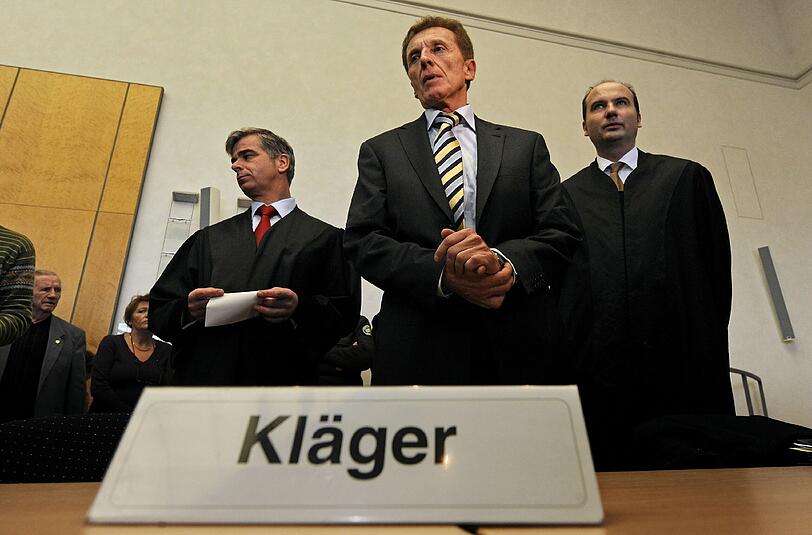 17.03.2010: Amerell erstreitet beim Landgericht Augsburg eine Einstweilige Verfügung gegen DFB-Präsident Theo Zwanziger. Er darf demnach die Affäre nicht mehr mit den Missbrauchsfällen in der katholischen Kirche vergleichen.