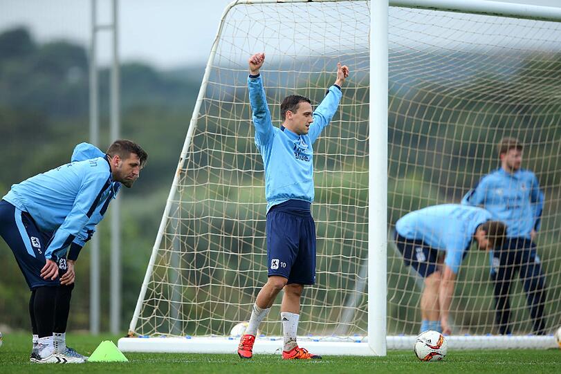Vormittagstraining im Regen, Ankunft von Oberlöwe Peter Cassalette, kräfteraubender Zirkel am Nachmittag: Sehen Sie hier die Bilder vom dritten Tag des TSV 1860 in Estepona.