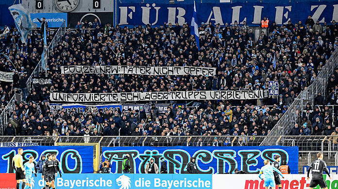 Die Löwen-Fans beschwerten sich beim Heimspiel gegen Verl über das harte Vorgehen der Polizisten in Essen.