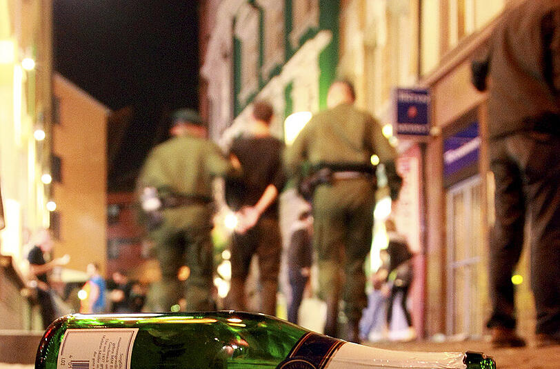 Schlägerei vor der Disco: Die Polizei musste eingreifen (Symbolbild)