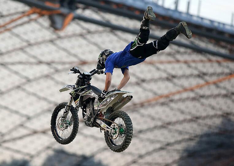 Am Samstag haben die X-Fighters in München Station gemacht - und spektakuläre Stunts gezeigt. Mit von der Partie beim letzten Stopp vor dem Finale in Sydney: Die Stars der Szene rund um den Spanier Dany Torres.