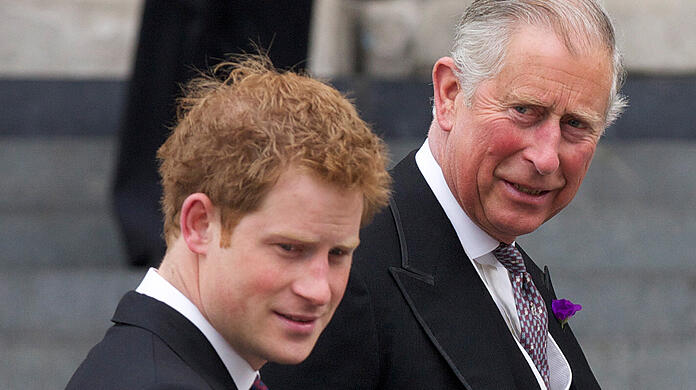 Prinz Harry (li.) mit seinem Vater Charles (re.).