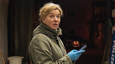"Tatort: Erbarmen. Zu spät.": Anna Janneke (Margarita Broich) im versteckten Waffenlager.