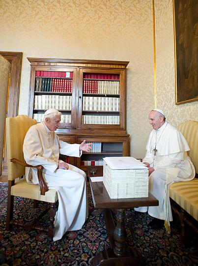 Es wurde erwartet, dass der alte und der neue Papst bei ihrem Mittagessen in der päpstlichen Residenz Castel Gandolfo auch über die Zukunft der Kirche sprechen werden.