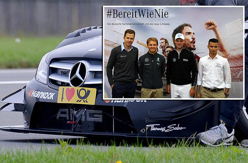 Auto-Unfall! Bei einer Werbe-Aktion des DFB am WM-Quartier mit Nico Rosberg (2vl) und Pascal Wehrlein (re.) sind zwei Zuschauer verletzt worden.