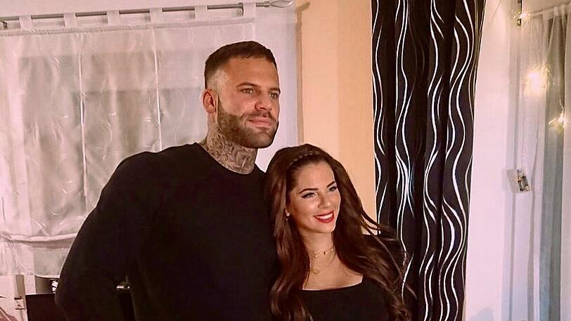 Zeigen sich frisch verliebt und innig: Jenny Frankhauser und Freund Steffen