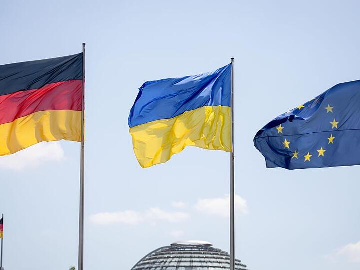 Der ukrainische Präsident Wolodymyr Selenskyj kommt zu seinem ersten Deutschlandbesuch nach Berlin.