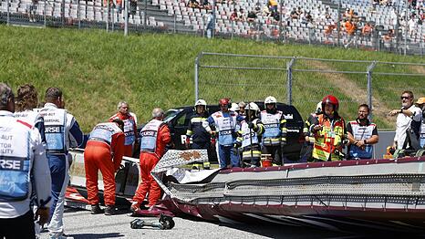 Aufräumarbeiten am Red-Bull-Ring.