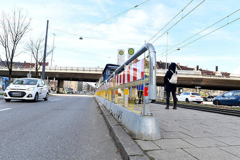 Die Betonschutzwände sind eine vorläufige Maßnahme. Bald sollen Poller aufgstellt werden. Die SWM steht noch im Austausch mit dem Hersteller. Die Betonschutzwände sind eine vorläufige Maßnahme. Bald sollen Poller aufgstellt werden. Die SWM steht noch im Austausch mit dem Hersteller.