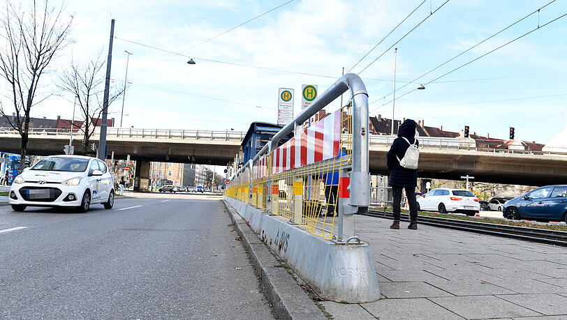 Die Betonschutzwände sind eine vorläufige Maßnahme. Bald sollen Poller aufgstellt werden. Die SWM steht noch im Austausch mit dem Hersteller. Die Betonschutzwände sind eine vorläufige Maßnahme. Bald sollen Poller aufgstellt werden. Die SWM steht noch im Austausch mit dem Hersteller.
