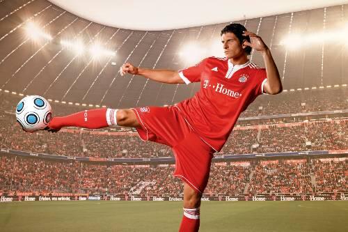 Würde gerne gut Gitarre spielen können: Mario Gomez.