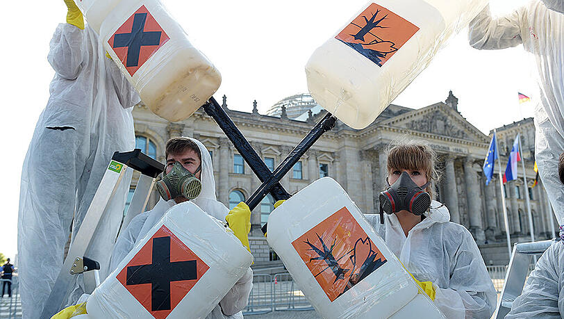 Protest gegen den Einsatz des Pflanzenschutzmittels Glyphosat. Protest gegen den Einsatz des Pflanzenschutzmittels Glyphosat.
