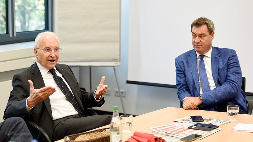 Edmund Stoiber (l.) und Markus Söder (M.) im Konferenzraum der AZ-Redaktion.