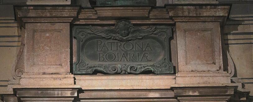 Die Patrona Bavariae steht aber trotzdem im Dunkeln.