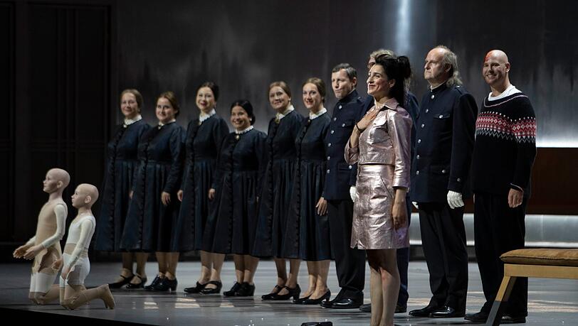 Die Salzburger Festspiele demonstrieren Normalität: Der Schlussapplaus nach der "Elektra"-Premiere. Die Salzburger Festspiele demonstrieren Normalität: Der Schlussapplaus nach der "Elektra"-Premiere.