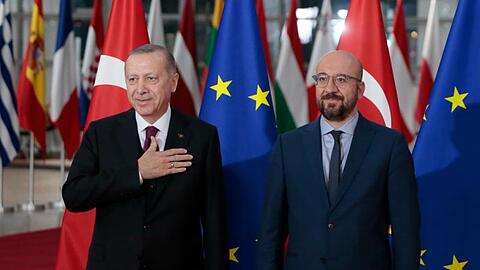 EU-Ratschef Charles Michel epmfängt den türkischen Präsidenten Recep Tayyip Erdogan in Brüssel.