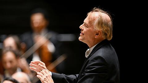 Thomas Hengelbrock beim Konzert in der Isarphilharmonie.