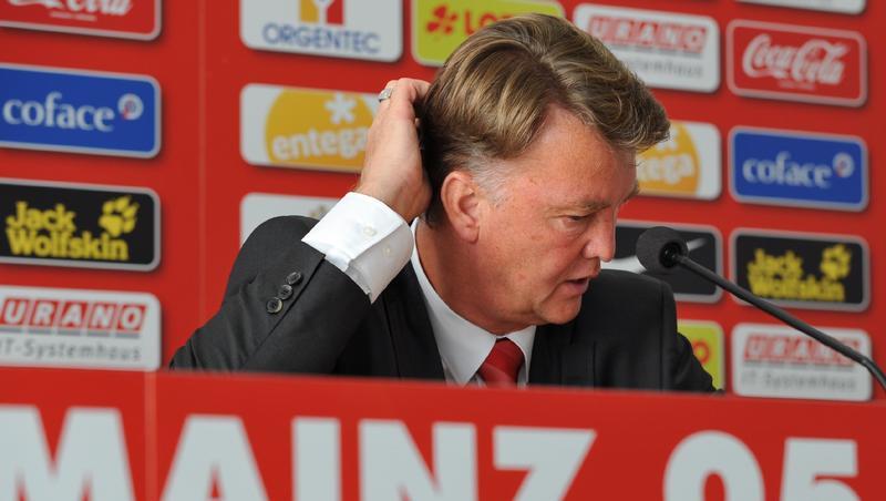 Zum Haareraufen: Louis van Gaal nach der Pleite in Mainz Zum Haareraufen: Louis van Gaal nach der Pleite in Mainz