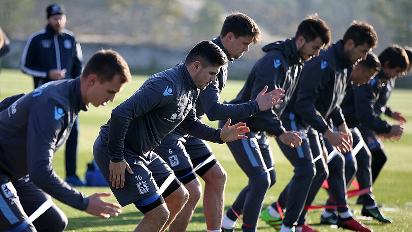 Sie rackerten und ackerten: Unter den kritischen Blicken ihres Trainers Vitor Pereira waren die Löwen-Profis auch am Samstag voll bei der Sache. Simon und Ribamar schnüren im Trainingslager in Troia immer noch ein Extra-Päckchen.